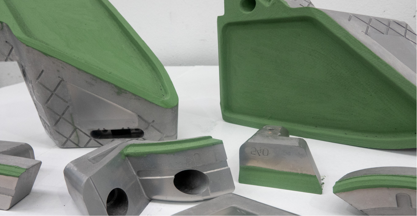 Peças de aço com tinta verde para nitruração