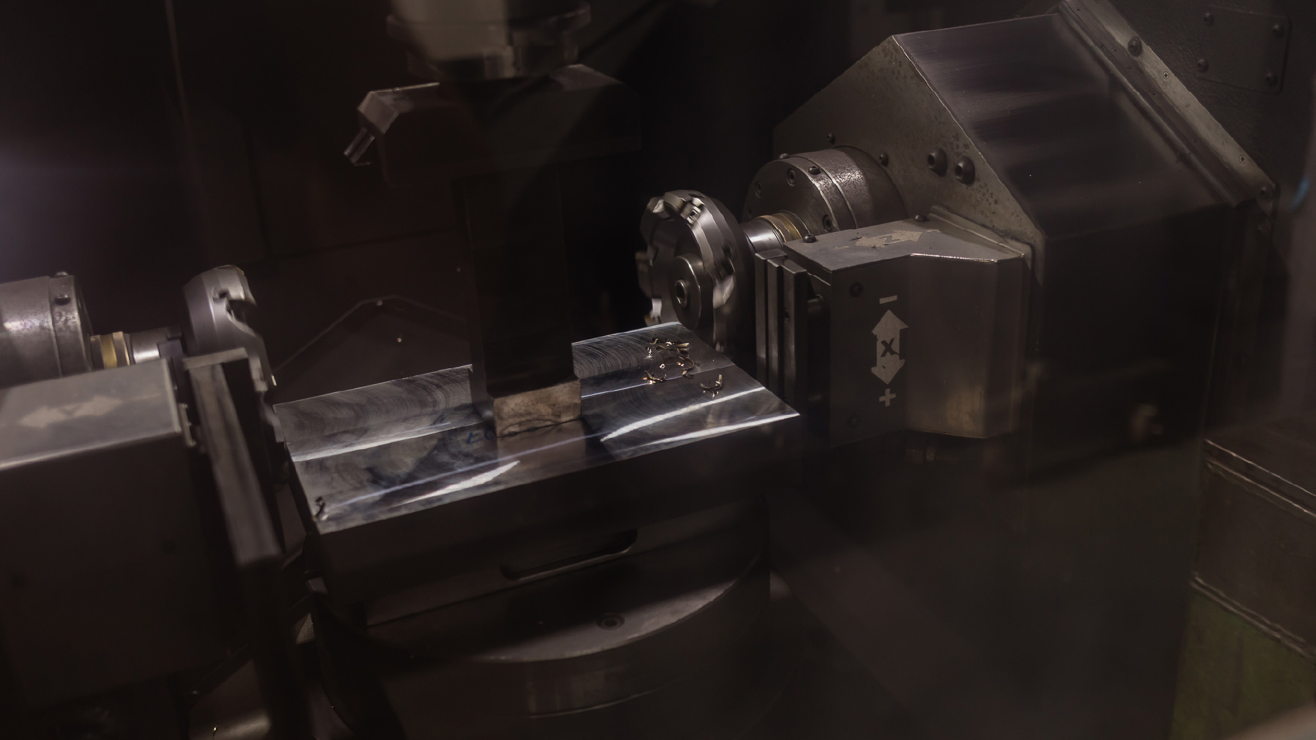 Bloco de aço a ser maquinado