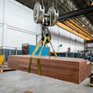Bloco de cobre em ambiente industrial