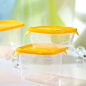 recipientes vazios de plástico